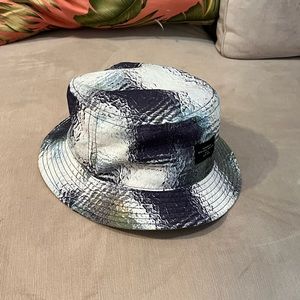 Saturdays ripple print bucket hat